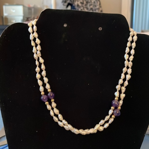 Jewelry - Lovely Freshwater Seed Pearl Necklace
